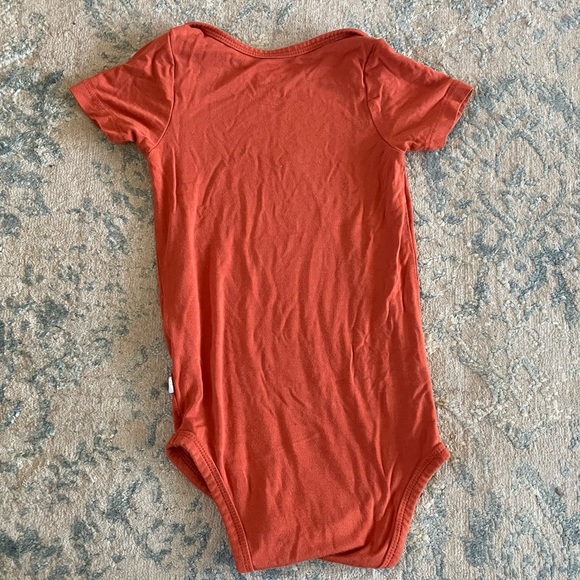 Kyte Baby Bamboo Rayon Bodysuit Onesie - Picture 4 of 6